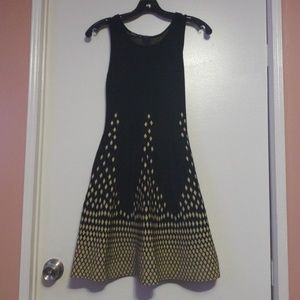 GIG DRESS BLACK AND GOLD
